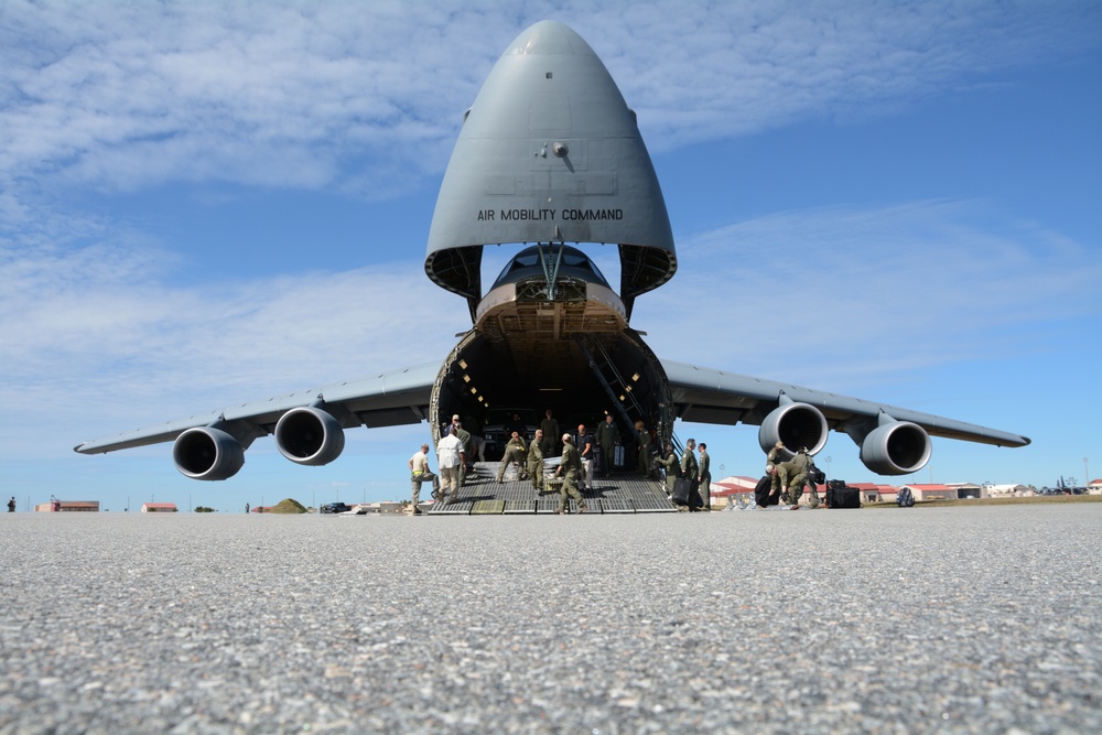 Patriot Sands C-5M Super Galaxy unload