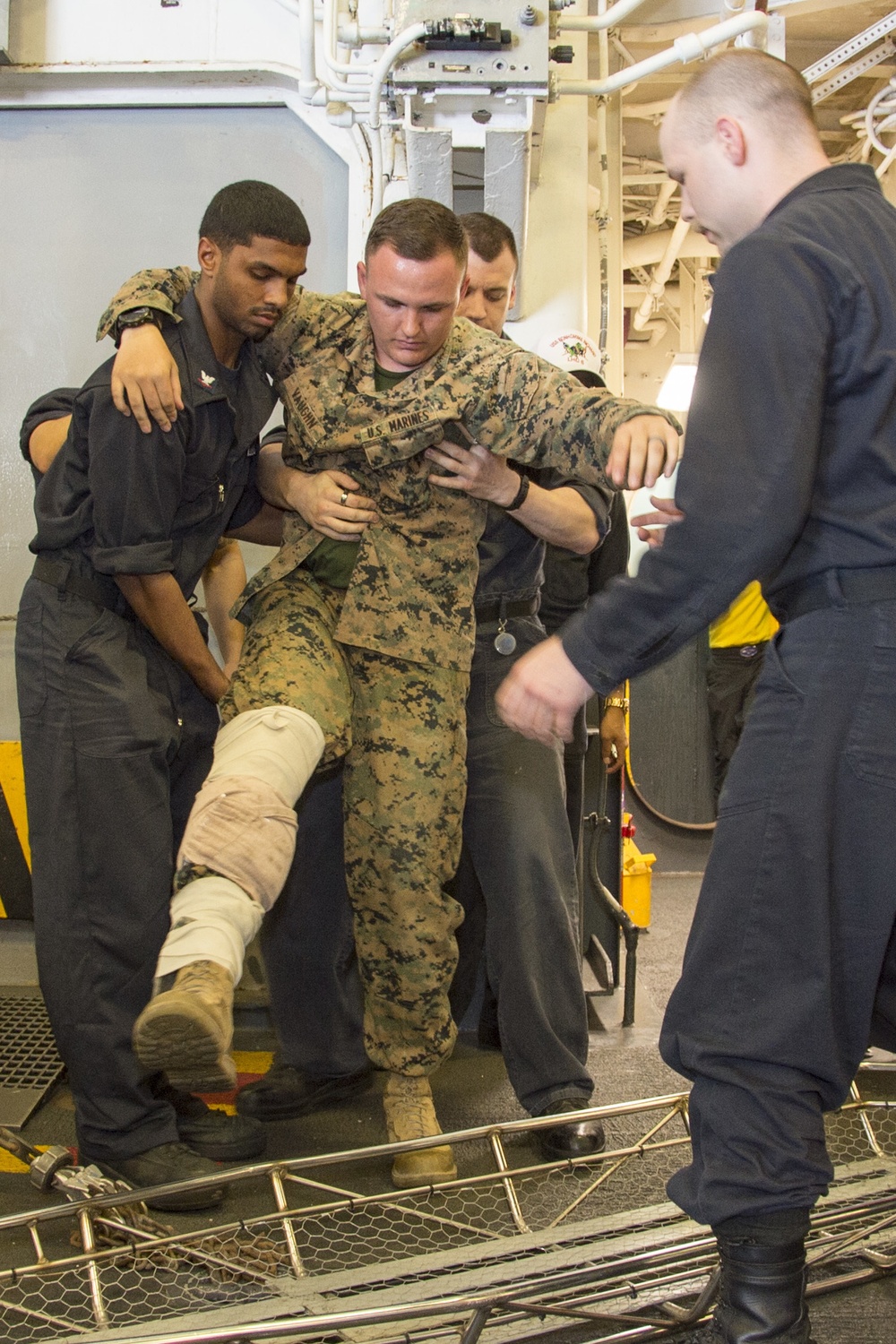 USS Bonhomme Richard (LHD 6) Sailors train to respond to medical emergencies