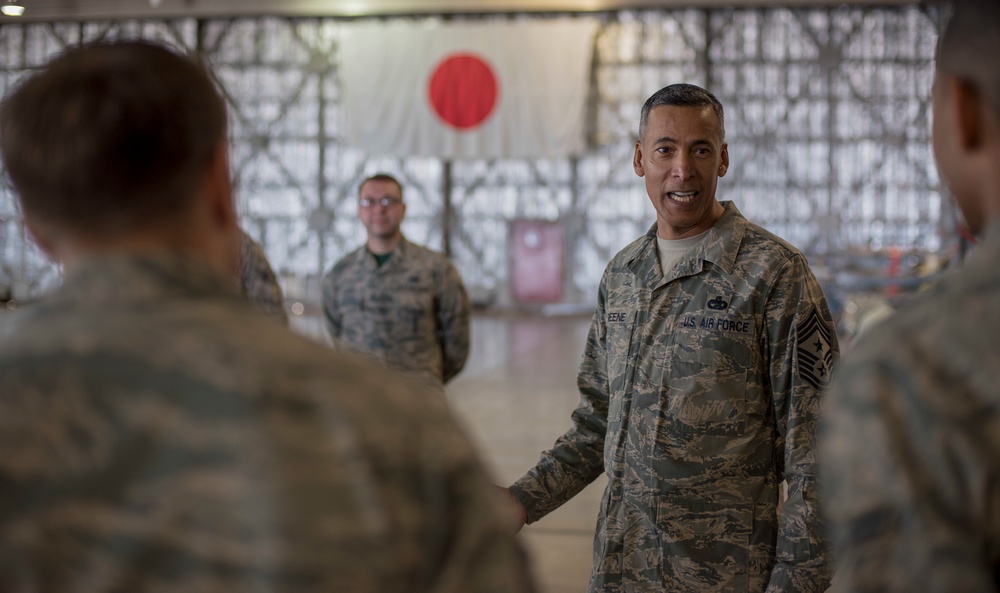 Chief meets with Airmen from weapons