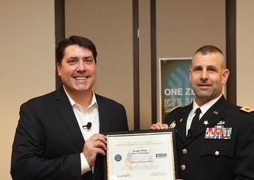 Army Reserve Soldier recognizes civilian employer with DoD Patriot Award