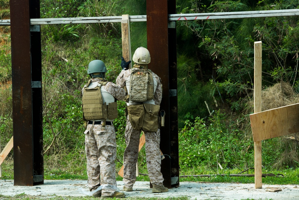 III MEF EOTG Marines conduct breaching range