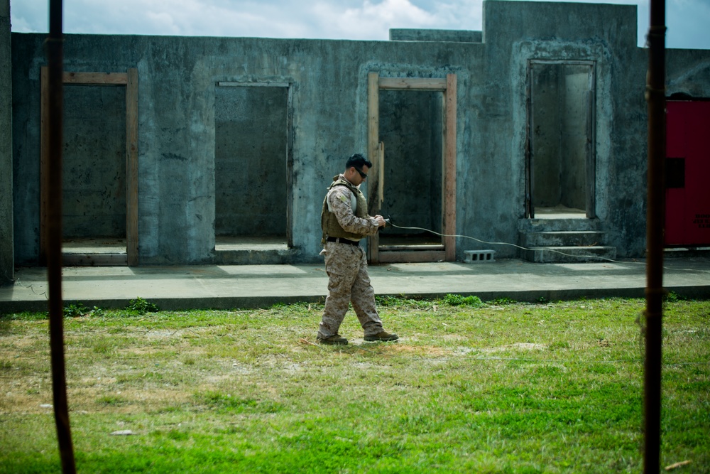 III MEF EOTG Marines conduct breaching range