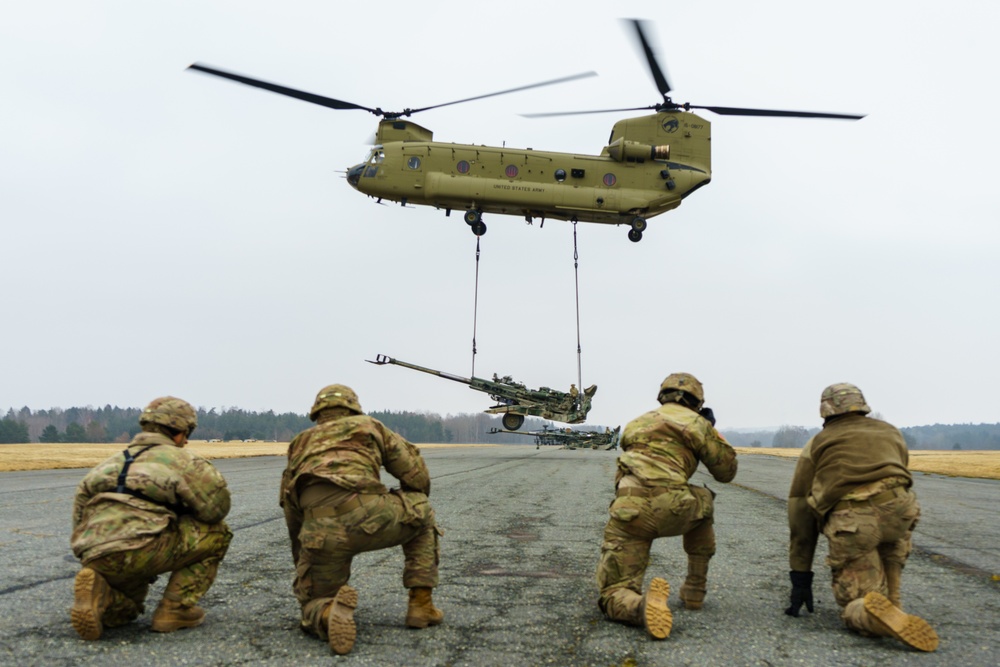 Air Cav, 2CR team up for sling load training