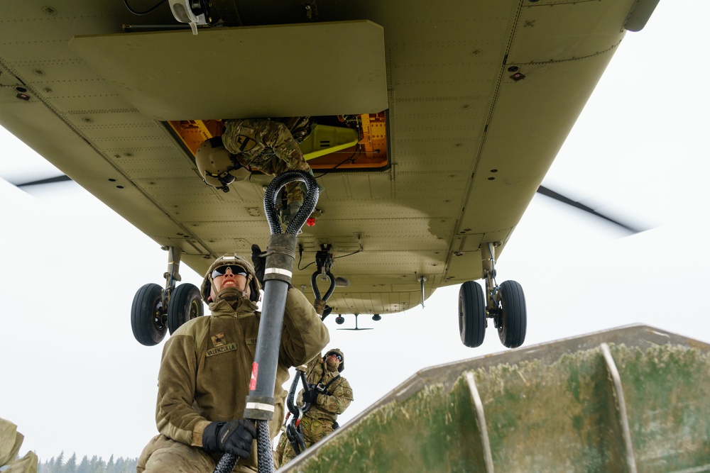 Air Cav, 2CR team up for sling load training