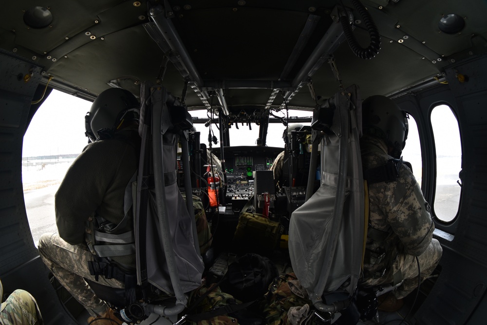 NY Army Guard aircrew team with Army Reserve for training