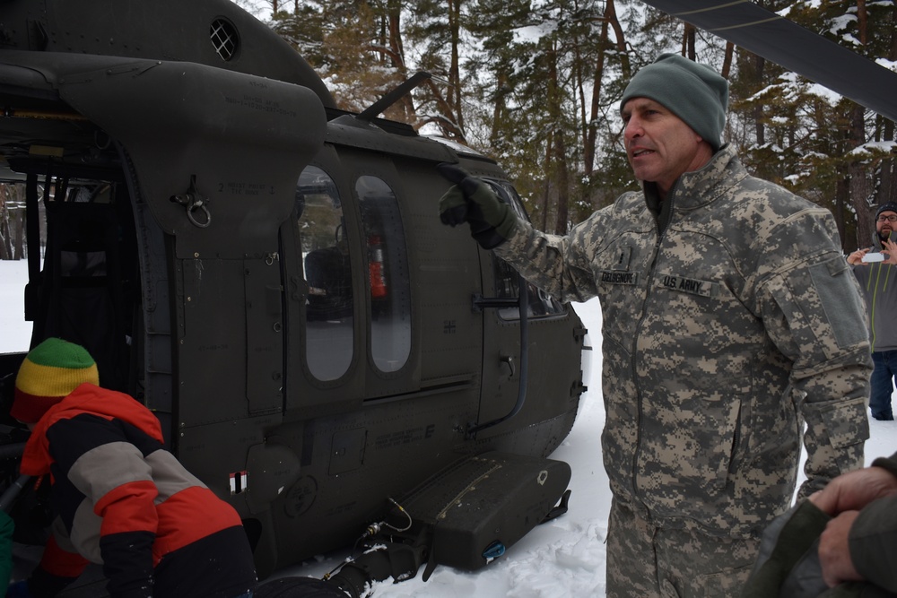 NY Army Guard aircrew team with Army Reserve for training