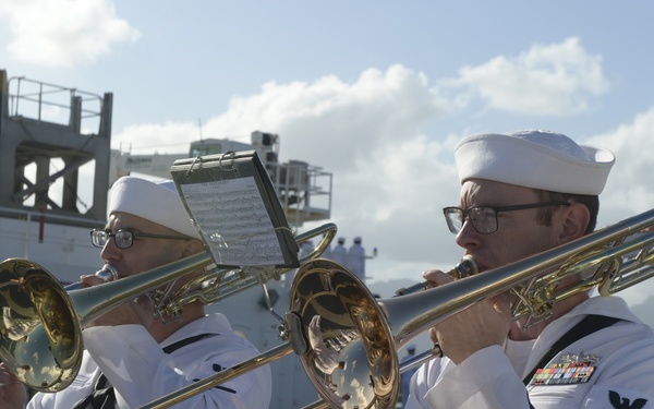 USNS Mercy (T-AH 19) Departs Hawaii