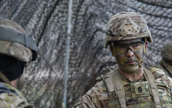 CSM Erick Ochs speaks with soldiers