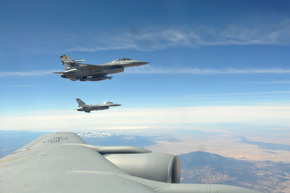 KC-135 in-flight refueling