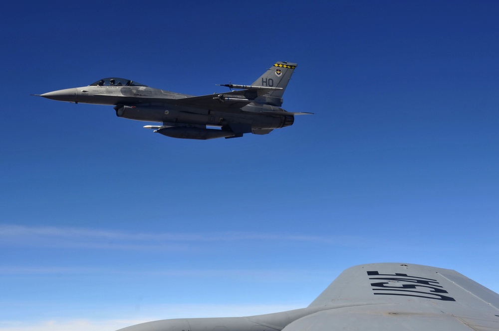 KC-135 in-flight refueling