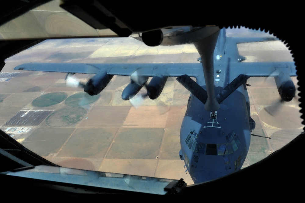 KC-135 in-flight refueling