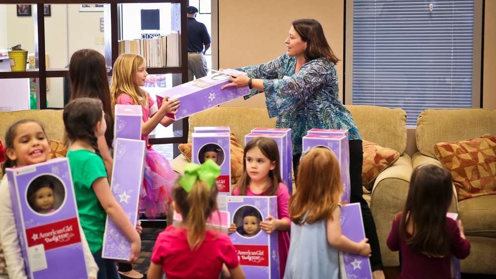 Red Cross gives back to Marines and their families