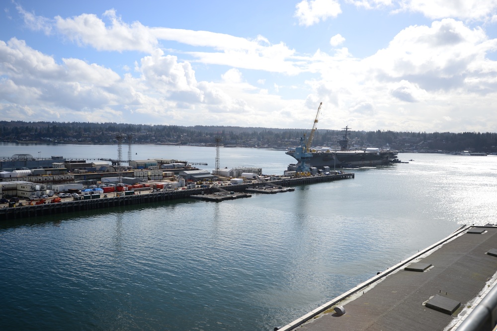 USS Nimitz prepares to enter dry dock