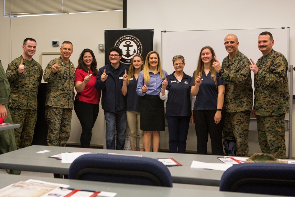 Senior Leaders Of The 2nd Marine Aircraft Wing Make Contributions To the Navy And Marine Corps Relief Society