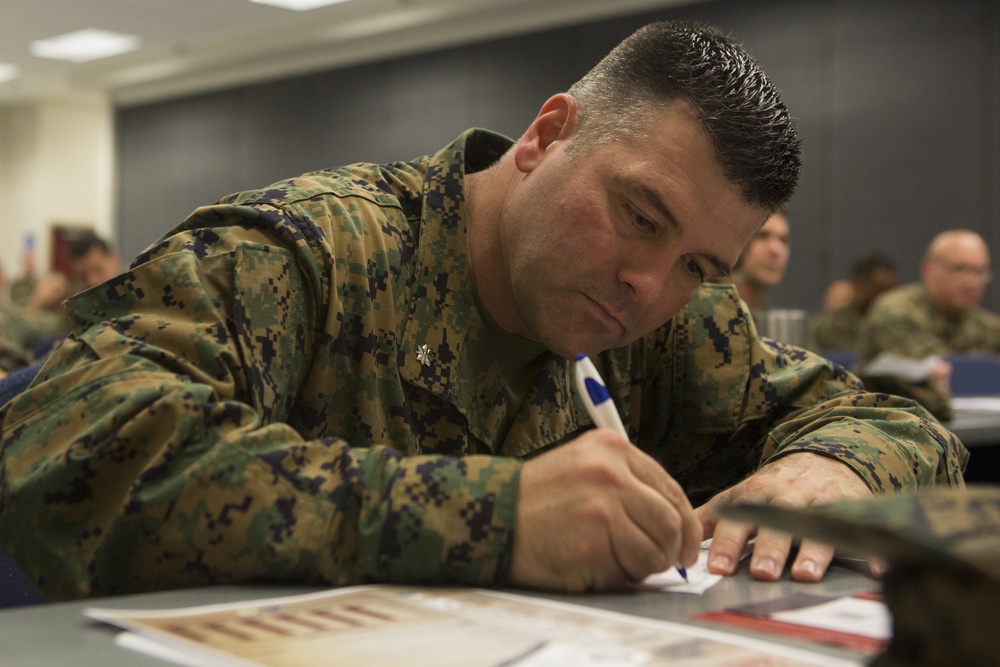 Senior Leaders Of The 2nd Marine Aircraft Wing Make Contributions To the Navy And Marine Corps Relief Society