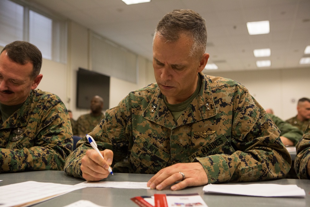 Senior Leaders Of The 2nd Marine Aircraft Wing Make Contributions To the Navy And Marine Corps Relief Society