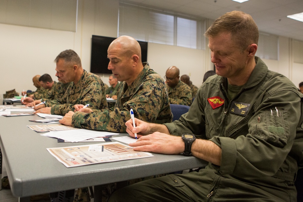 Senior Leaders Of The 2nd Marine Aircraft Wing Make Contributions To the Navy And Marine Corps Relief Society