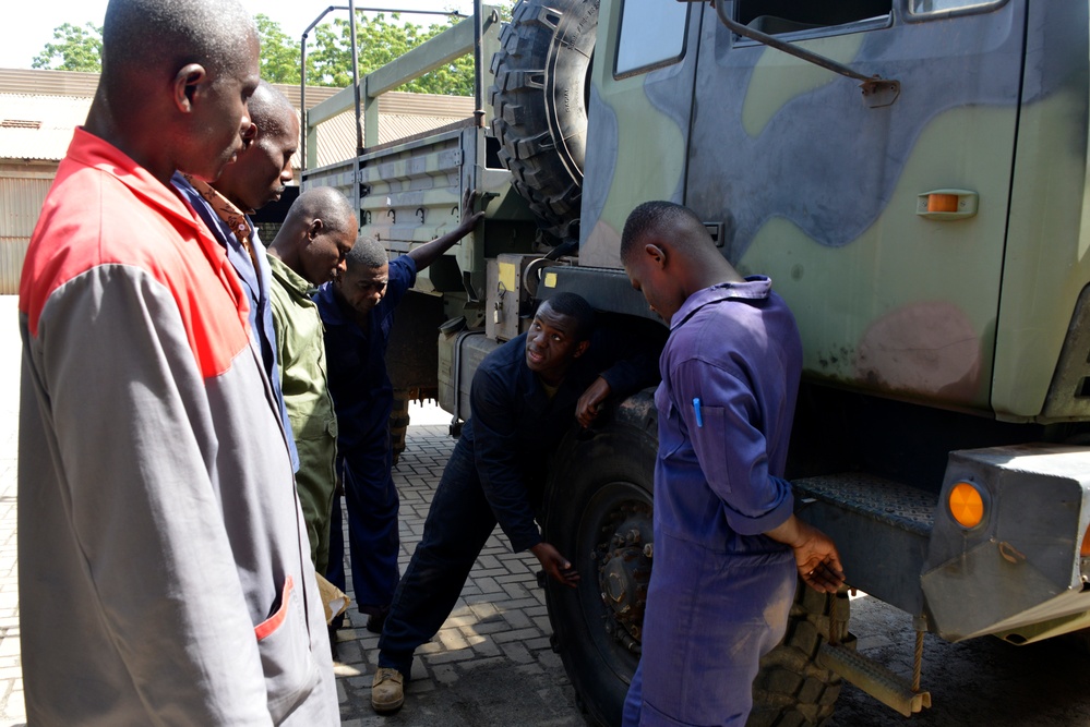 U.S. Marines train with Ghanaian Soldiers