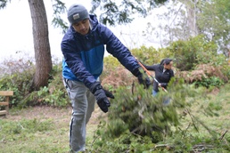 Sailors Clean Wildcat Lake Park