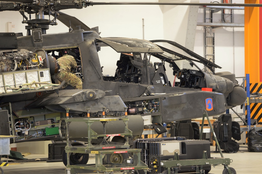 1st Battalion, 3rd Aviation Regiment (Attack Reconnaissance) conduct 500 hours phase maintenance on an AH-64D Apache