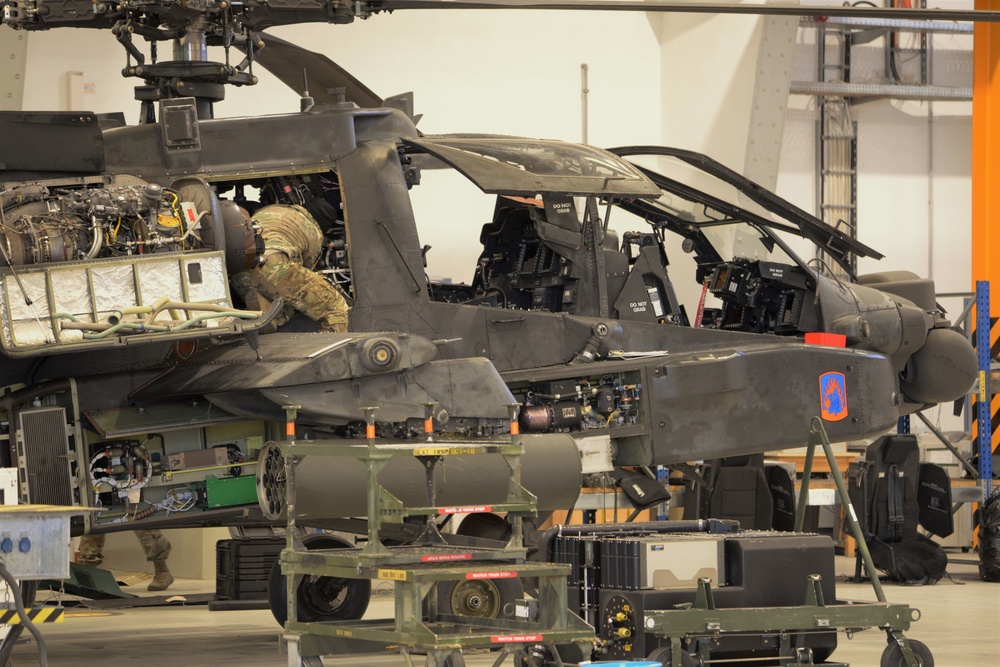 1st Battalion, 3rd Aviation Regiment (Attack Reconnaissance) conduct 500 hours phase maintenance on an AH-64D Apache