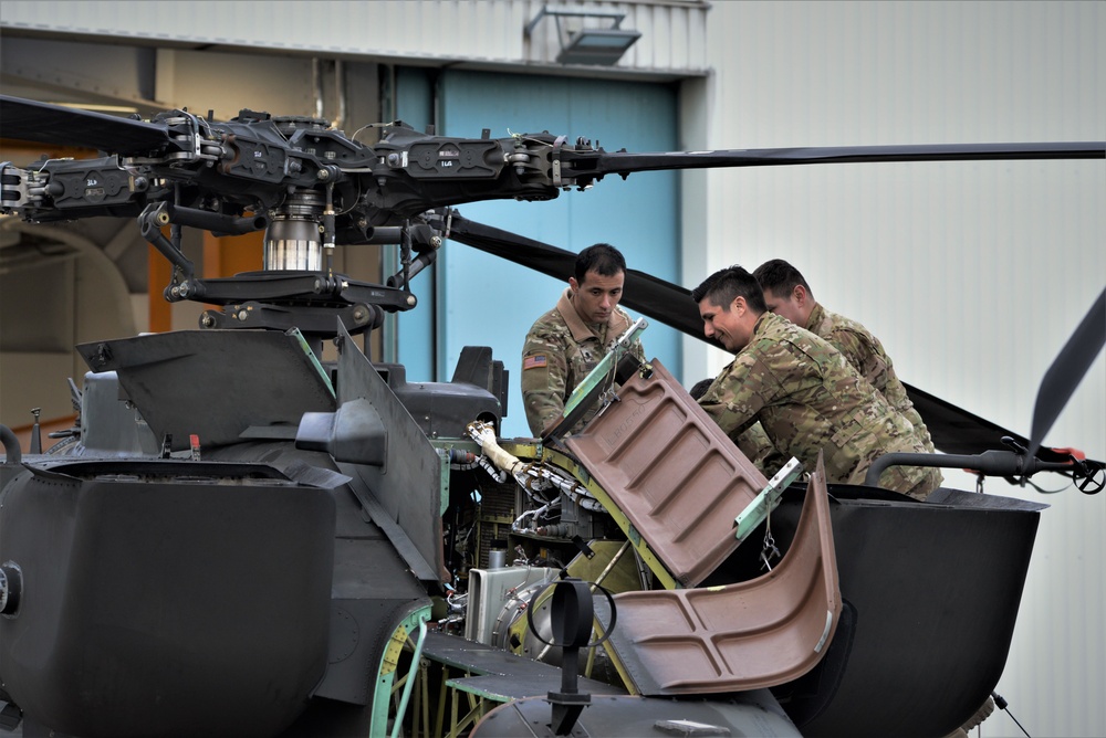 1st Battalion, 3rd Aviation Regiment (Attack Reconnaissance) conduct 500 hours phase maintenance on an AH-64D Apache