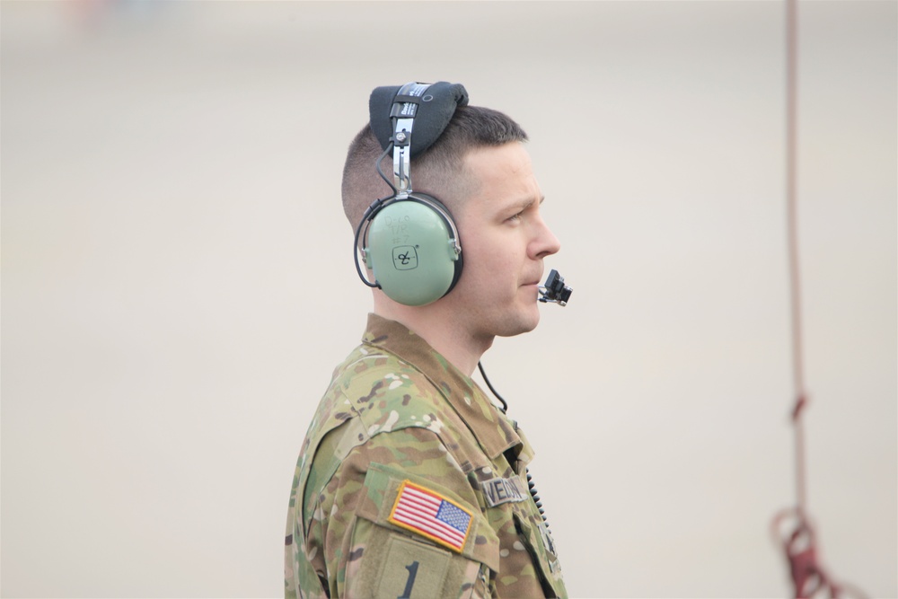 1st Battalion, 3rd Aviation Regiment (Attack Reconnaissance) conduct 500 hours phase maintenance on an AH-64D Apache