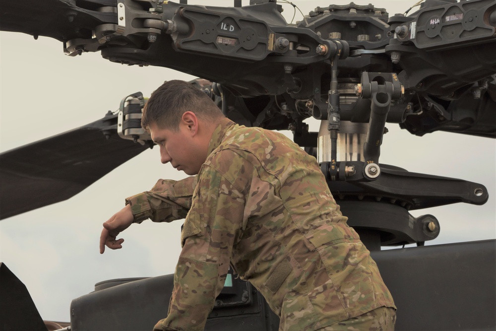 1st Battalion, 3rd Aviation Regiment (Attack Reconnaissance) conduct 500 hours phase maintenance on an AH-64D Apache