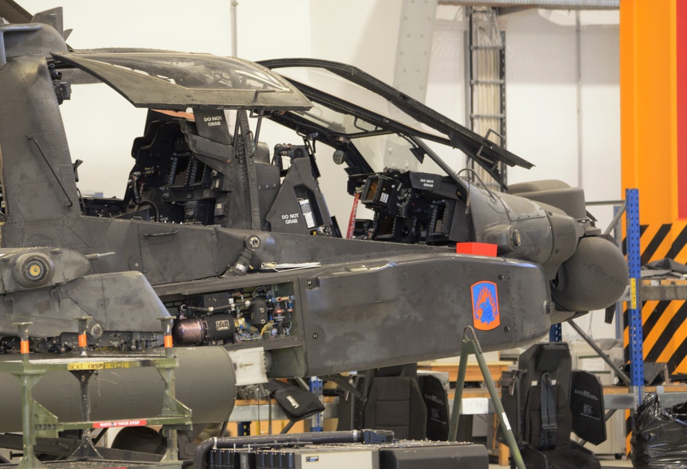 1st Battalion, 3rd Aviation Regiment (Attack Reconnaissance) conduct 500 hours phase maintenance on an AH-64 Apache