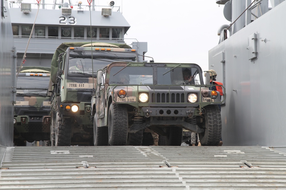 U.S. Army LCU moves Army Reserve vehicles