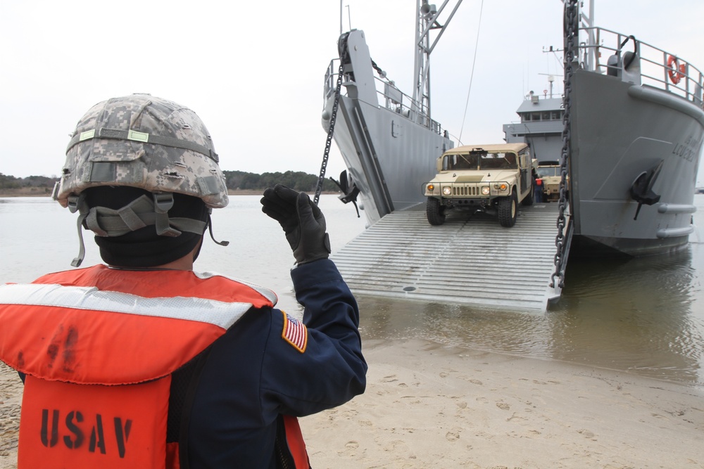 U.S. Army LCU moves Army Reserve vehicles