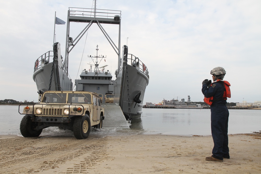 U.S. Army LCU moves Army Reserve vehicles