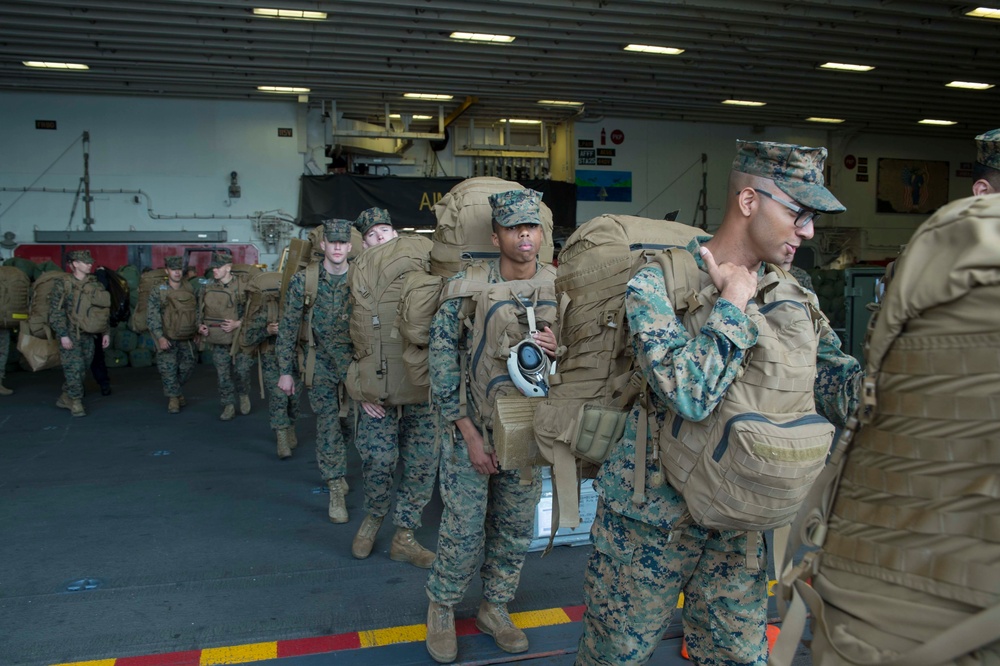 3d MARDIV disembarks USS Bonhomme Richard in Okinawa