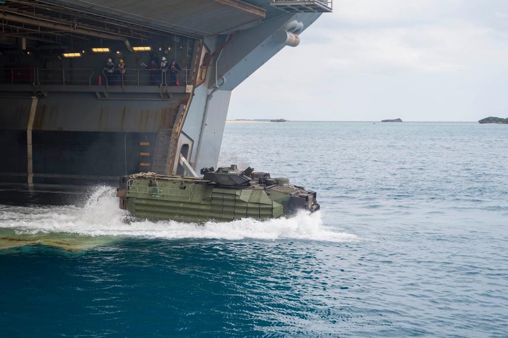 3d MARDIV disembarks USS Bonhomme Richard in Okinawa