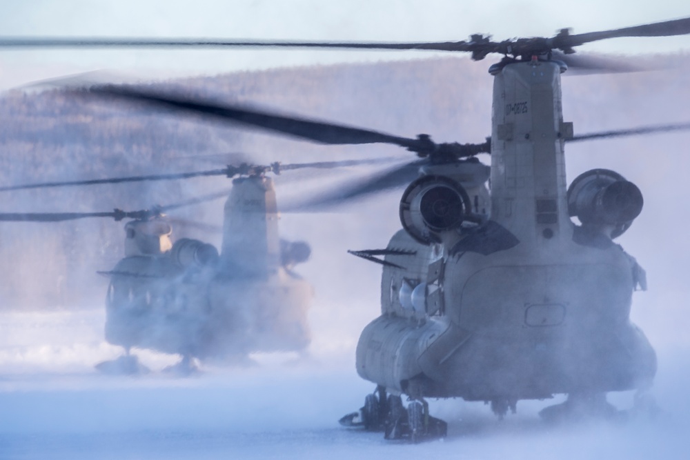 AE 18 CH-47 Chinook helicopter Operations