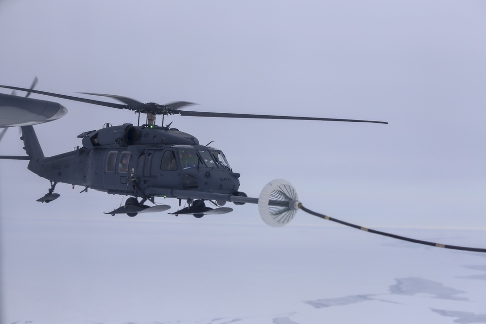 Alaska Guardsmen conduct aerial refueling, arctic operations in frozen Beaufort Sea