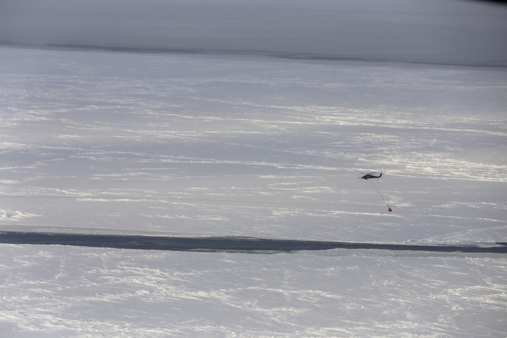 Alaska Guardsmen conduct aerial refueling, arctic operations in frozen Beaufort Sea