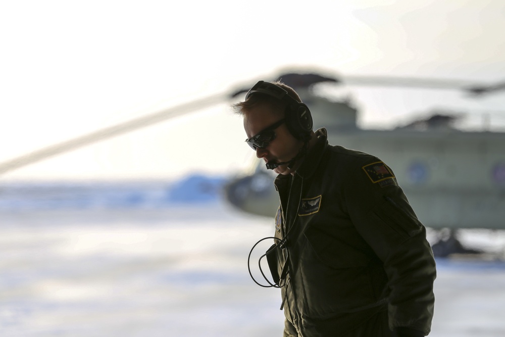 Alaska Guardsmen conduct aerial refueling, arctic operations in frozen Beaufort Sea