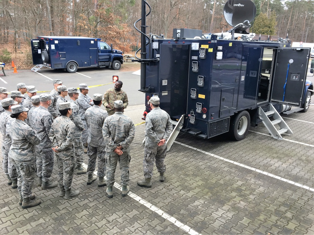 Army Reserve Soldiers, Air Force personnel build a partnership