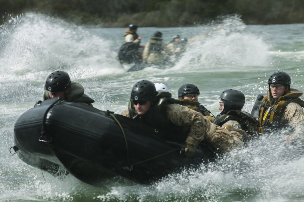 From Land and Sea: Marines go through coxswain course