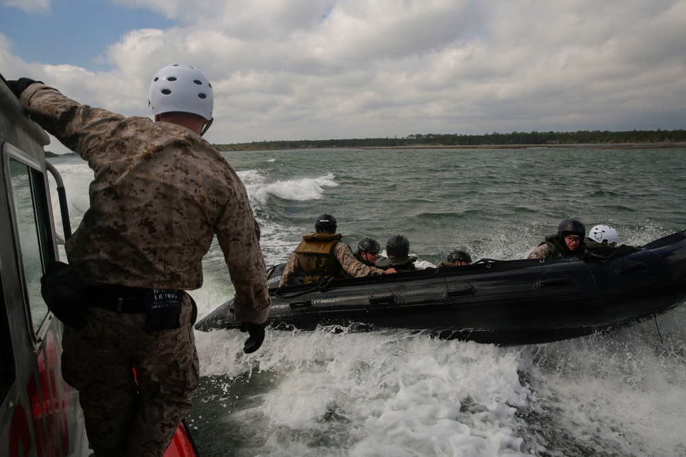 From Land and Sea: Marines go through coxswain course