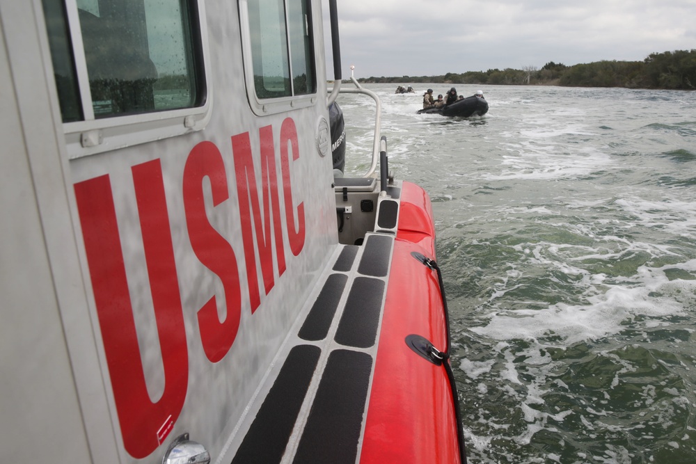 From Land and Sea: Marines go through coxswain course