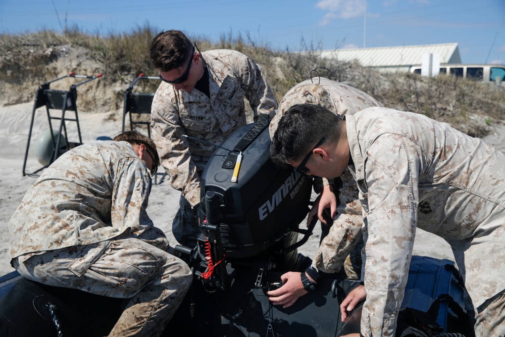 From Land and Sea: Marines go through coxswain course