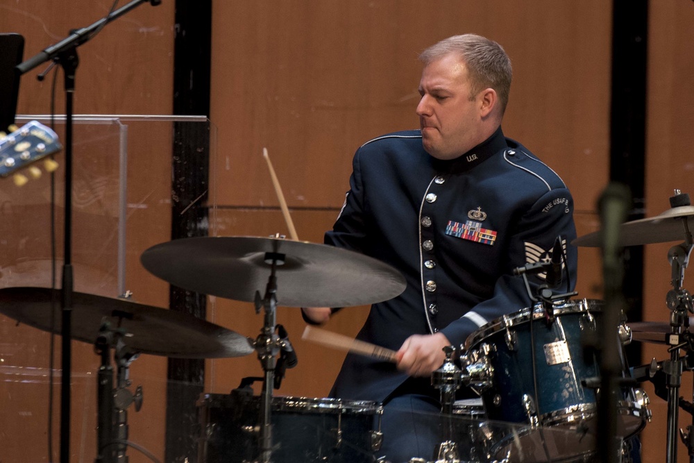Renowned jazz artist sings with AF Band