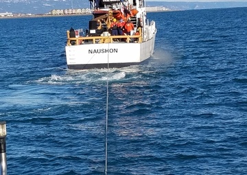USCGC Naushon conducts tow training with Auxiliary