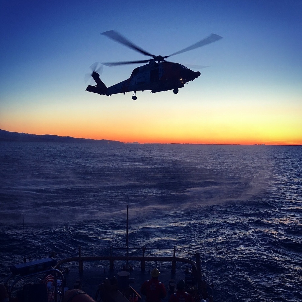 USCGC Naushon conducts hoist training