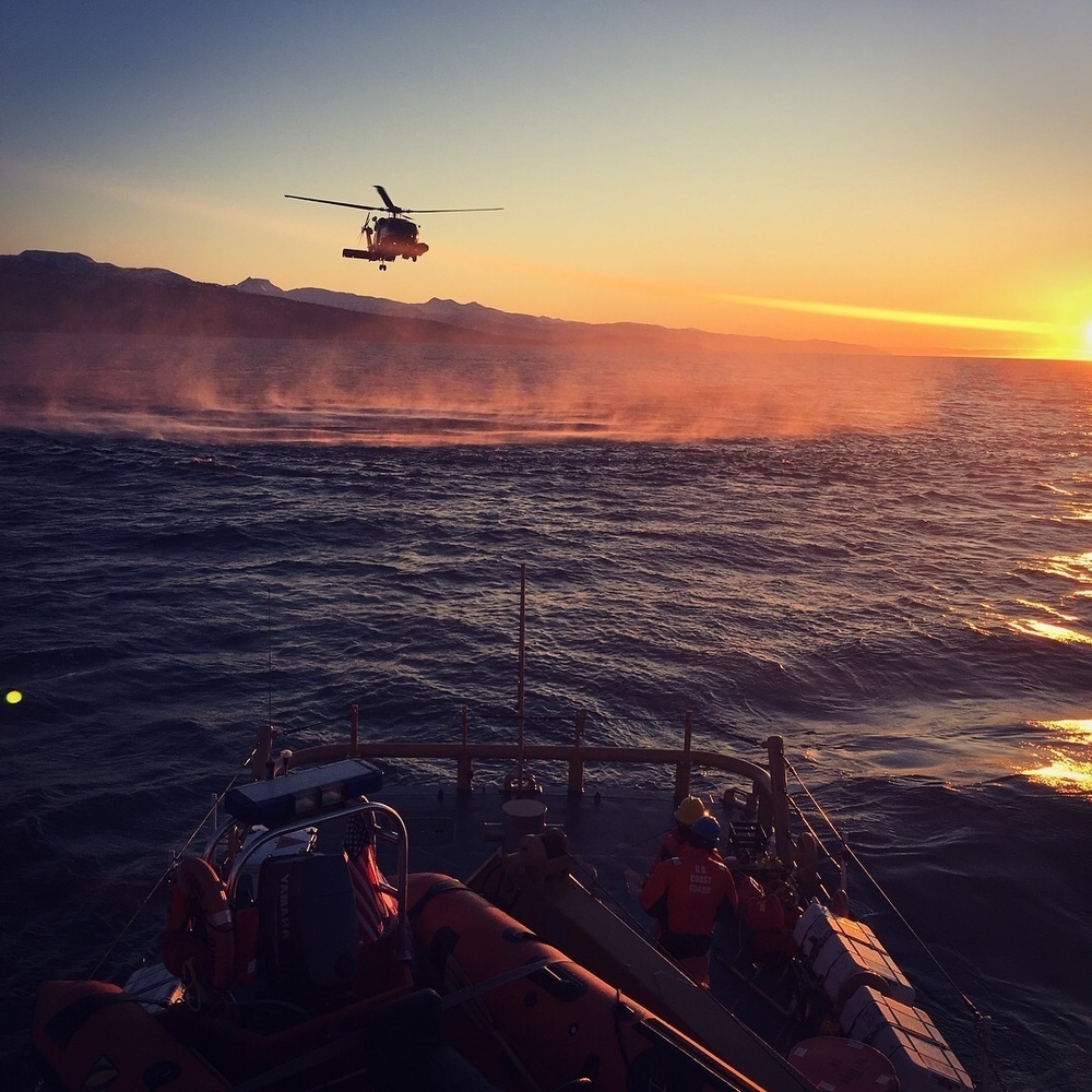 USCGC Naushon conducts hoist training