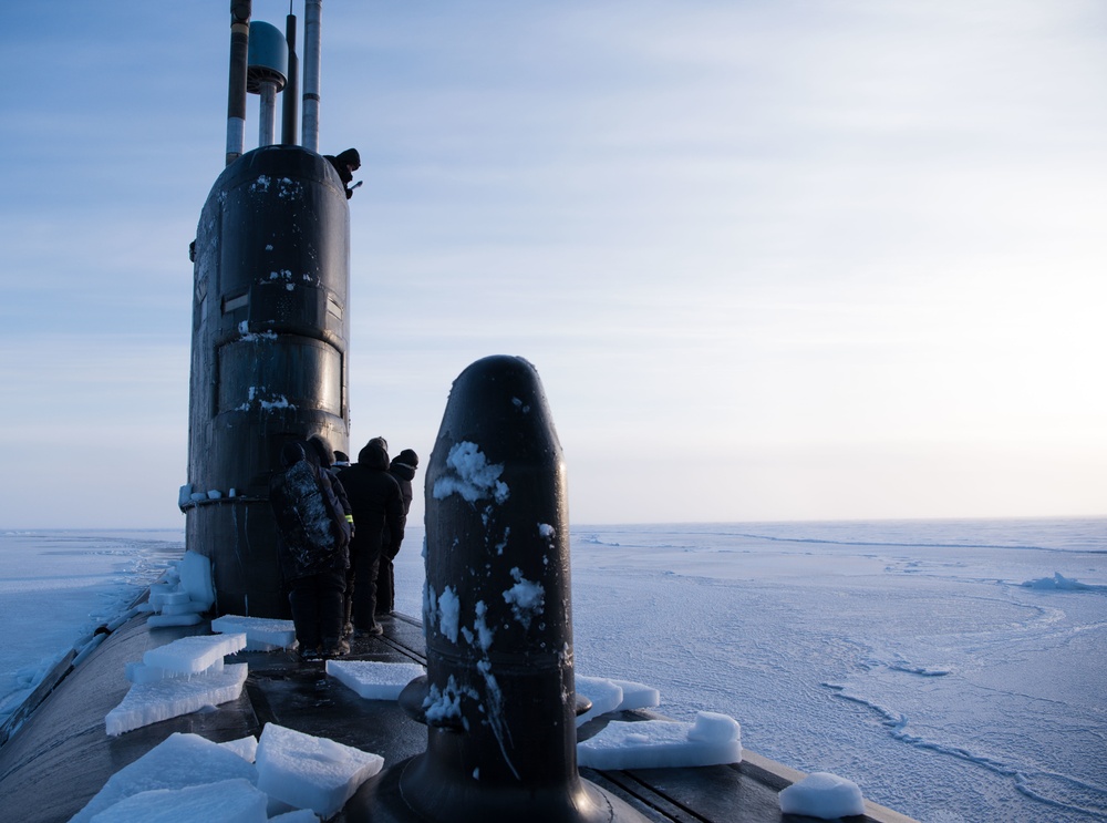 HMS Trenchant Surfaces in the Arctic Circle