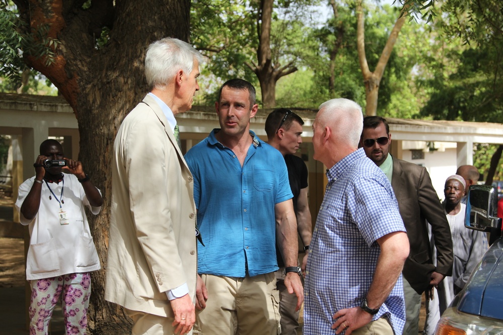 Ambassador and USARAF CG Visits MEDRETE in Cameroon