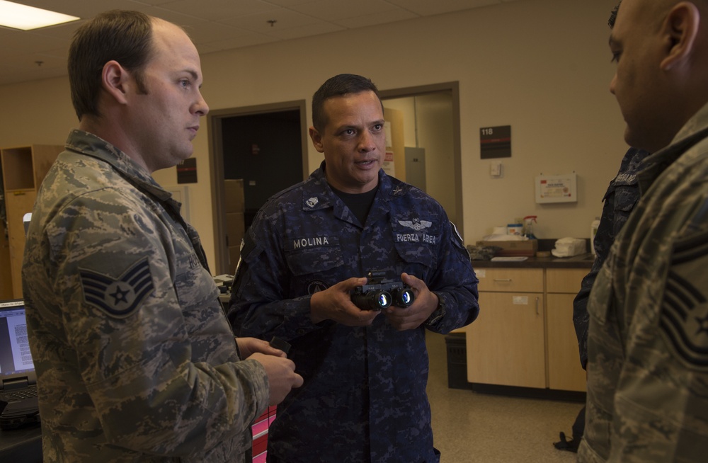 US, Salvadoran Airmen share night vision knowledge